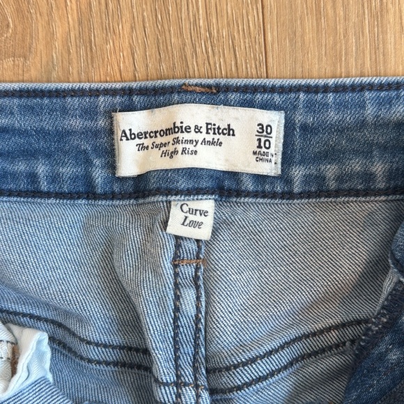 Abercrombie jeans worn once! - Picture 2 of 3